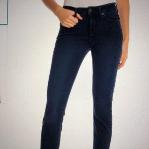 NYDJ Ami Skinny Leggings in Dark Rinse.